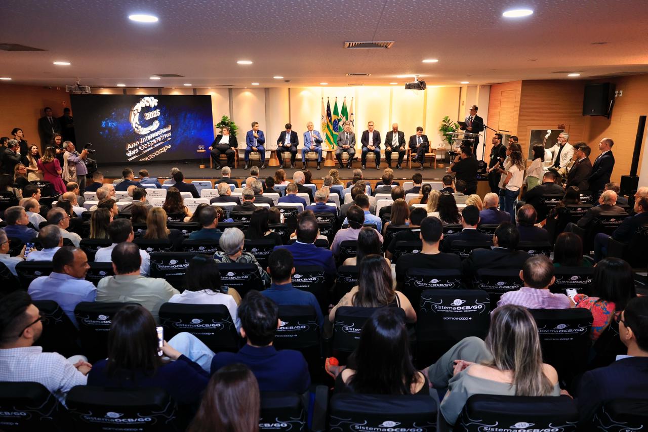 Presidente Márcio entrega Comenda do Mérito Cooperativo em Goiás