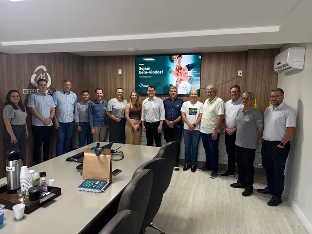 Visita a cooperativas de eletrificação fortalece atuação em SC