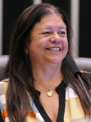 Laura Carneiro
