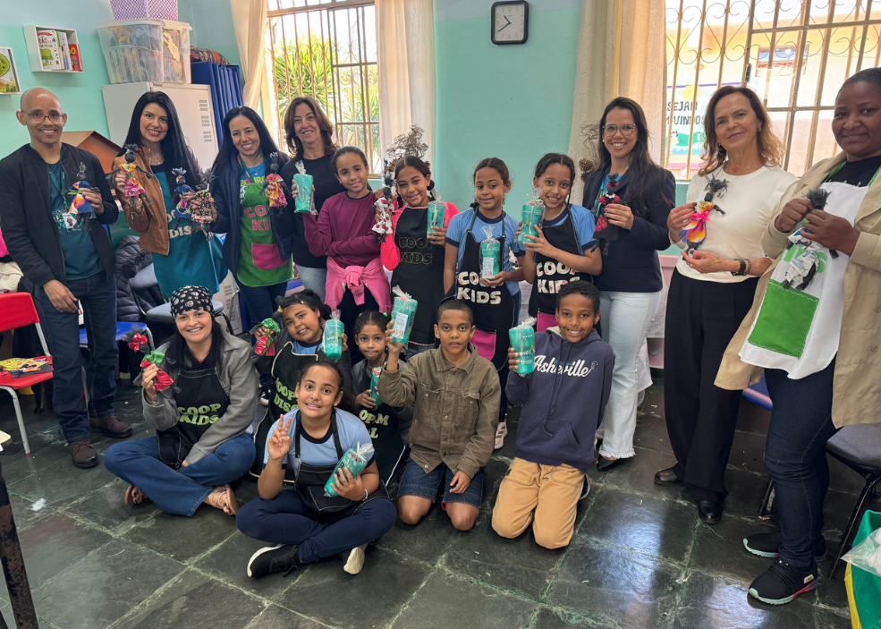 Sicoob Credicenm incentiva educação cooperativista e sustentável com cooperativas mirins