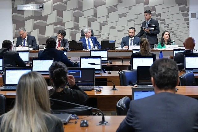  Alex Macedo em apresentação durante audiência pública sobre comercializacão e rastreabilidade do ouro 