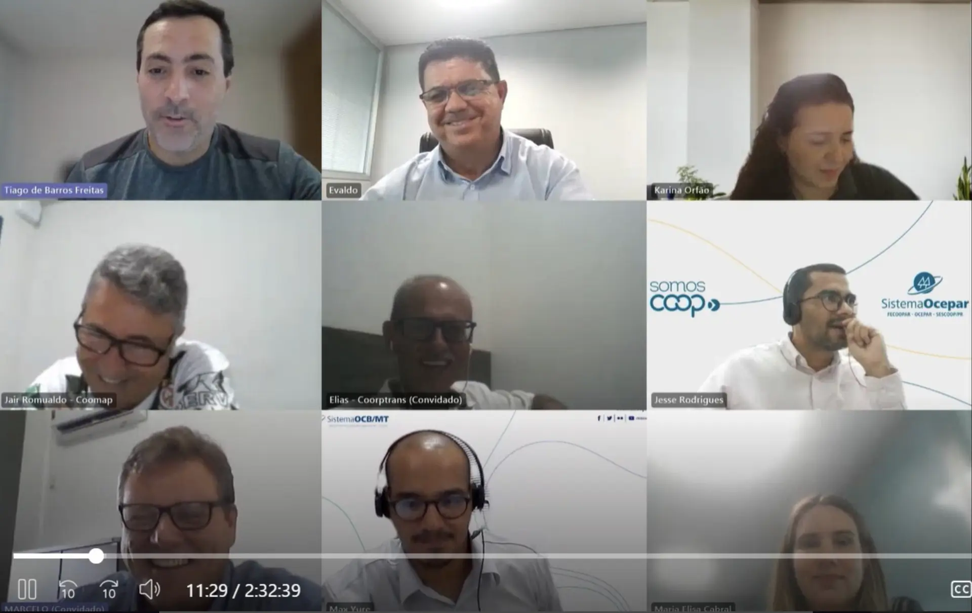  Caminhão em pátio de transportadora