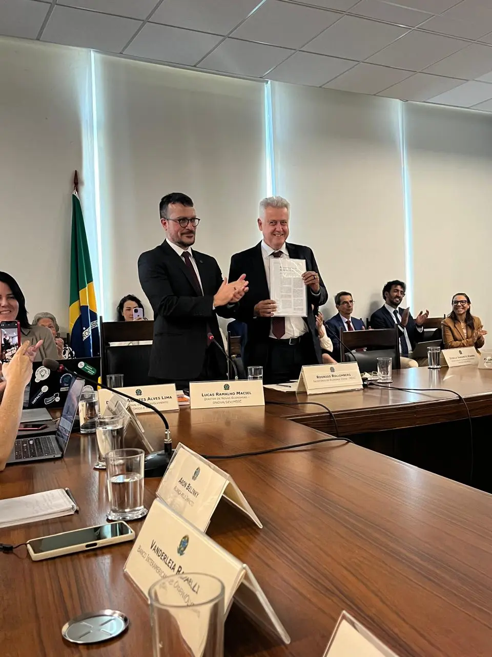 Durante a cerimônia, se consolidou o compromisso de buscar uma política de desenvolvimento econômico com sustentabilidade social, econômica e ambiental 