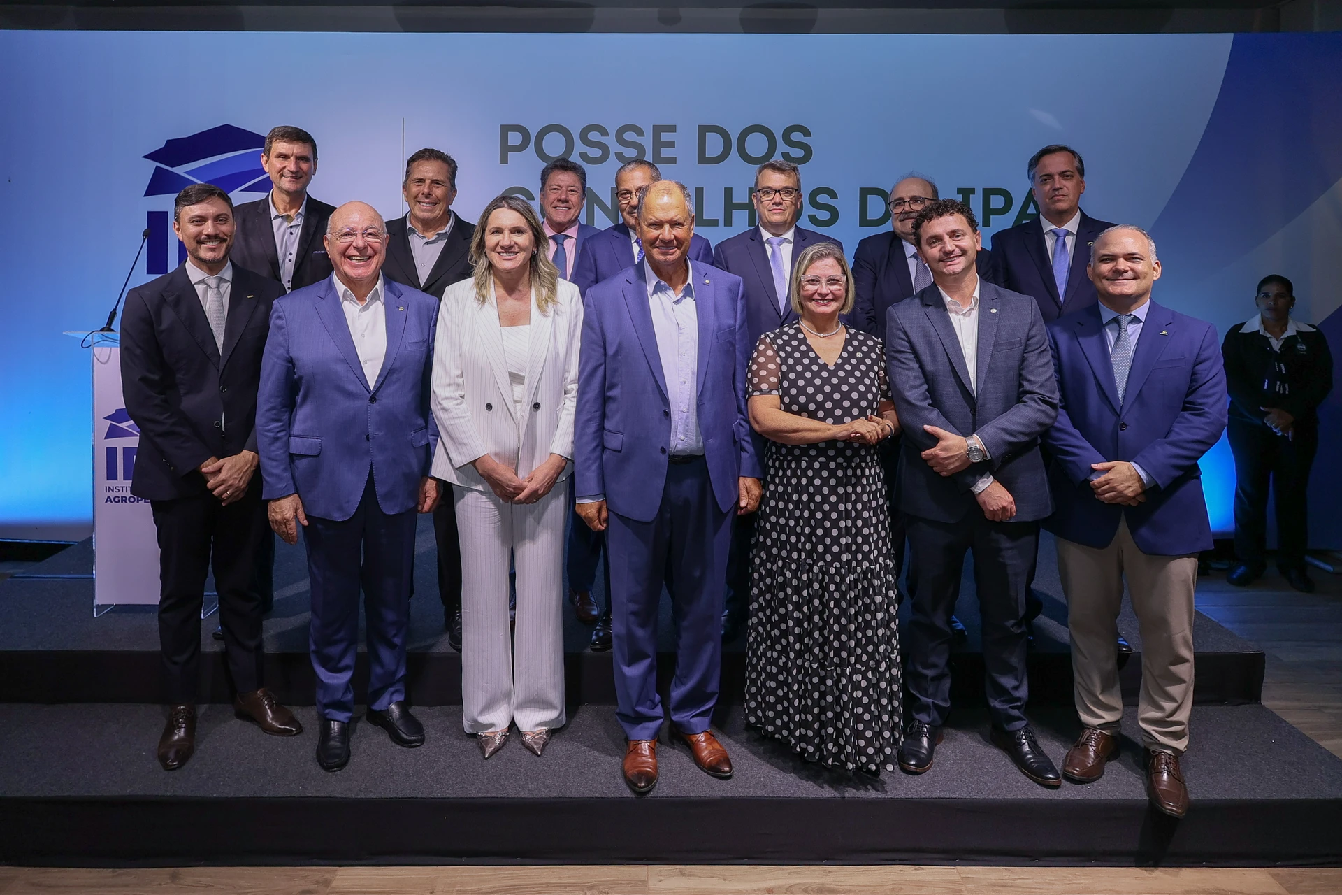 Membros da nova diretoria do IPA com o deputado Arnaldo Jardim