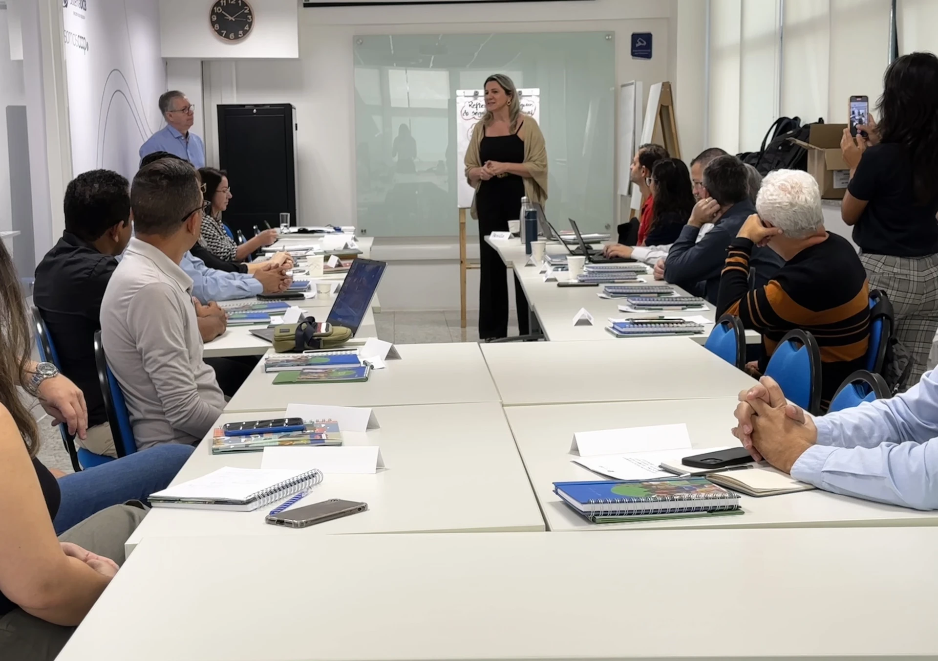 Tania Zanella participa da abertura do terceiro encontro de Reflexão Estratégica das Cooperativas Educacionais