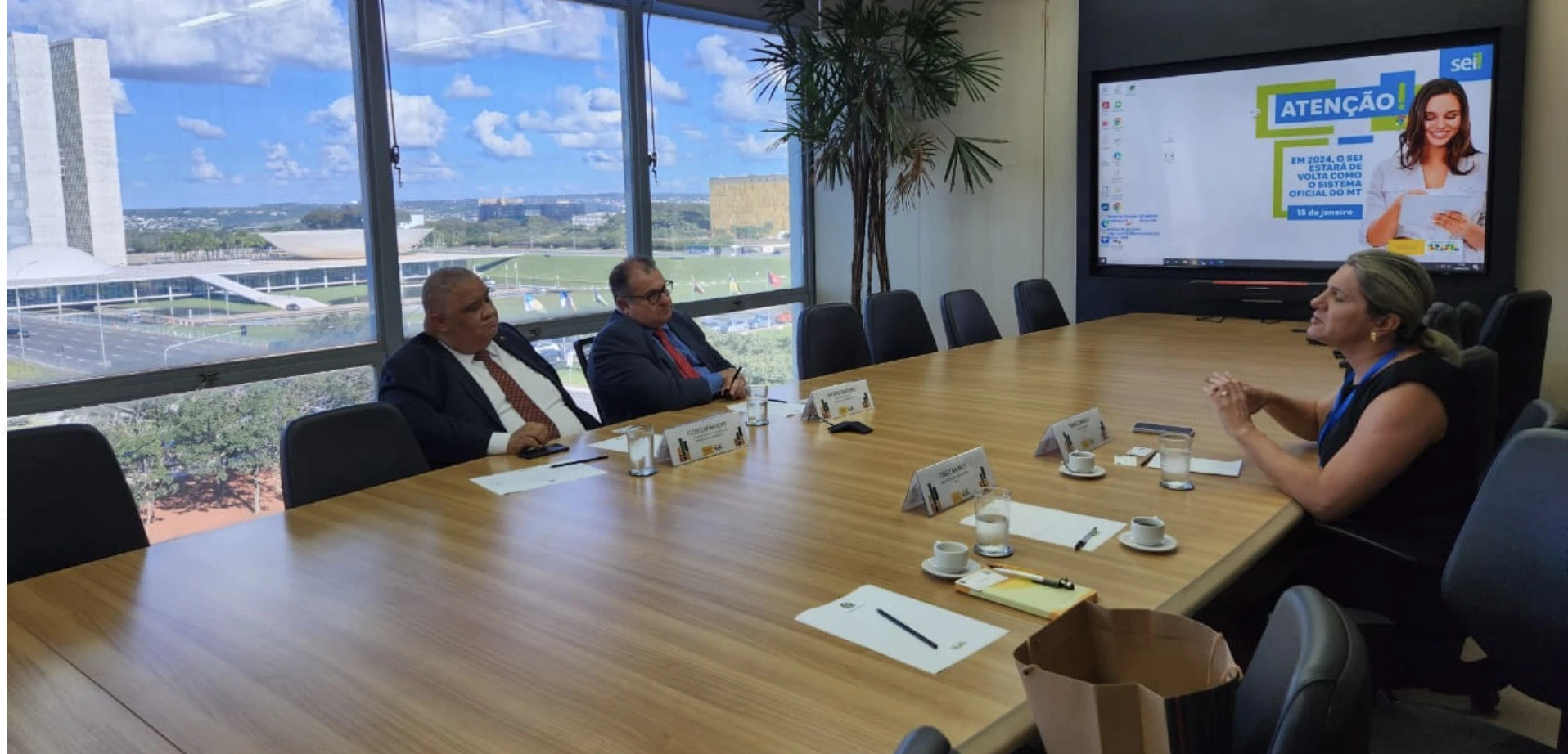  Reunião com representantes do Ministério dos Transportes delibera sobre pautas do segmento 