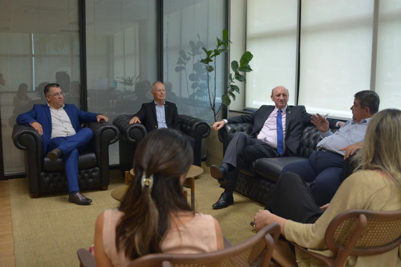 Reunião para tratar sobre demandas e preocupações do cooperativismo em relação ao Plano Safra 2024/25 com Neri Geller