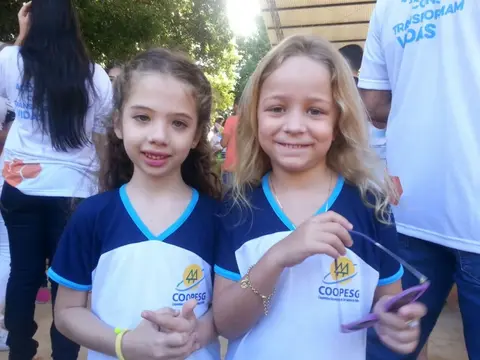 ES | Alunos da Coopesg fazem apresentação cultural no Dia C