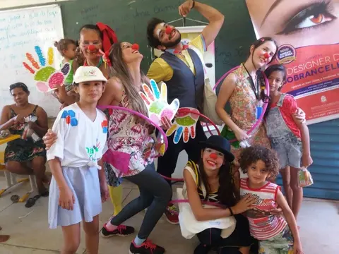 TO |  Grupo de voluntários arrancam sorrisos de crianças e adultos