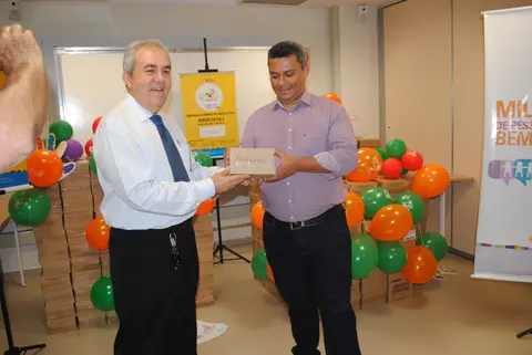 Sistema OCB/GO doa 4 mil protetores solares para trabalhadores da Comurg