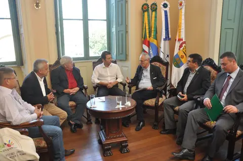 Prefeito de Porto Alegre recebe convite oficial para o Dia C 2017