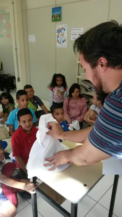 SP | Crianças aprendem a manipular bonecos