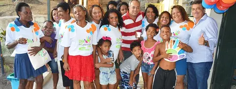 Cooperativa de catadores do Rio de Janeiro promove festa em homenagem às mães da comunidade