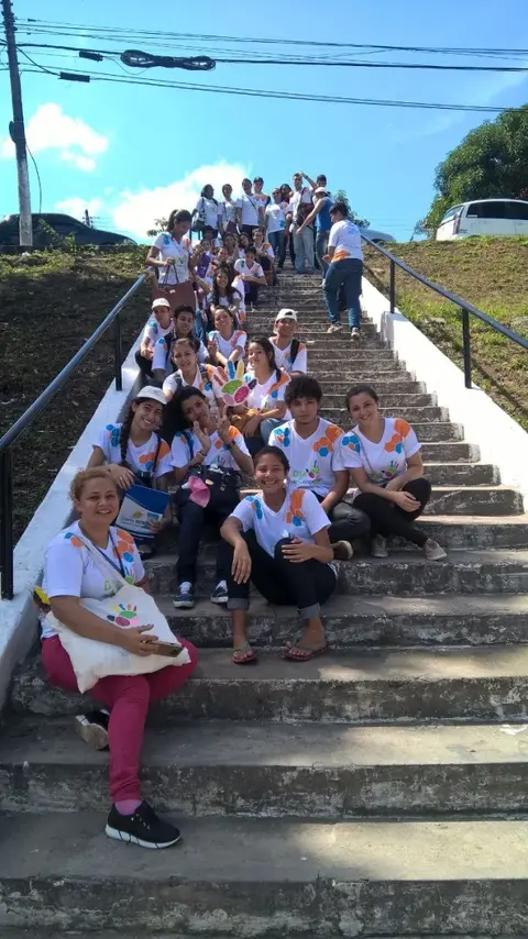 Jovens do Programa Aprendiz Cooperativo revitalizam praça no centro de Manaus