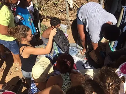 Cerca de 100 pessoas são beneficiadas em ação solidária na Rocinha