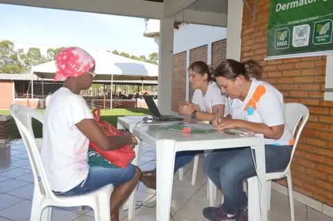 Comiva auxilia atendimentos e serve almoço para mil pessoas