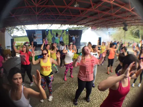 PR | Aula de Zumba anima o início do Dia C em Curitiba