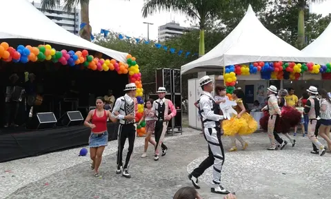 PB | Quadrilha improvisada reúne adultos e crianças