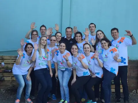 SC | Sicredi promove ação de paisagismo em escola de Chapecó