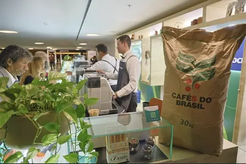 Exposição Vitrine no Coop celebra Dia Nacional do Café