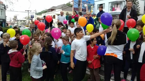 Sicoob Creditapiranga inaugura espaço público de incentivo a leitura