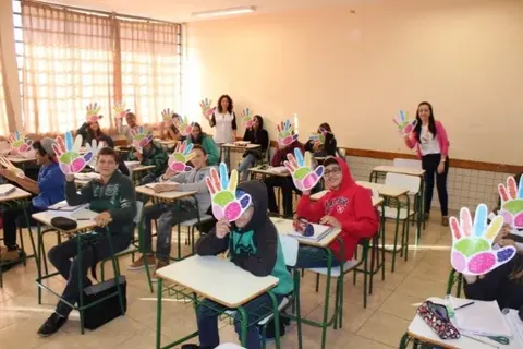 Unimed Cascavel desenvolve projeto sobre cooperativismo entre alunos