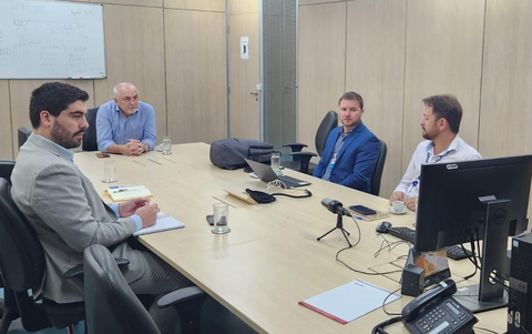 DNIT avalia liberação de transporte noturno de grãos