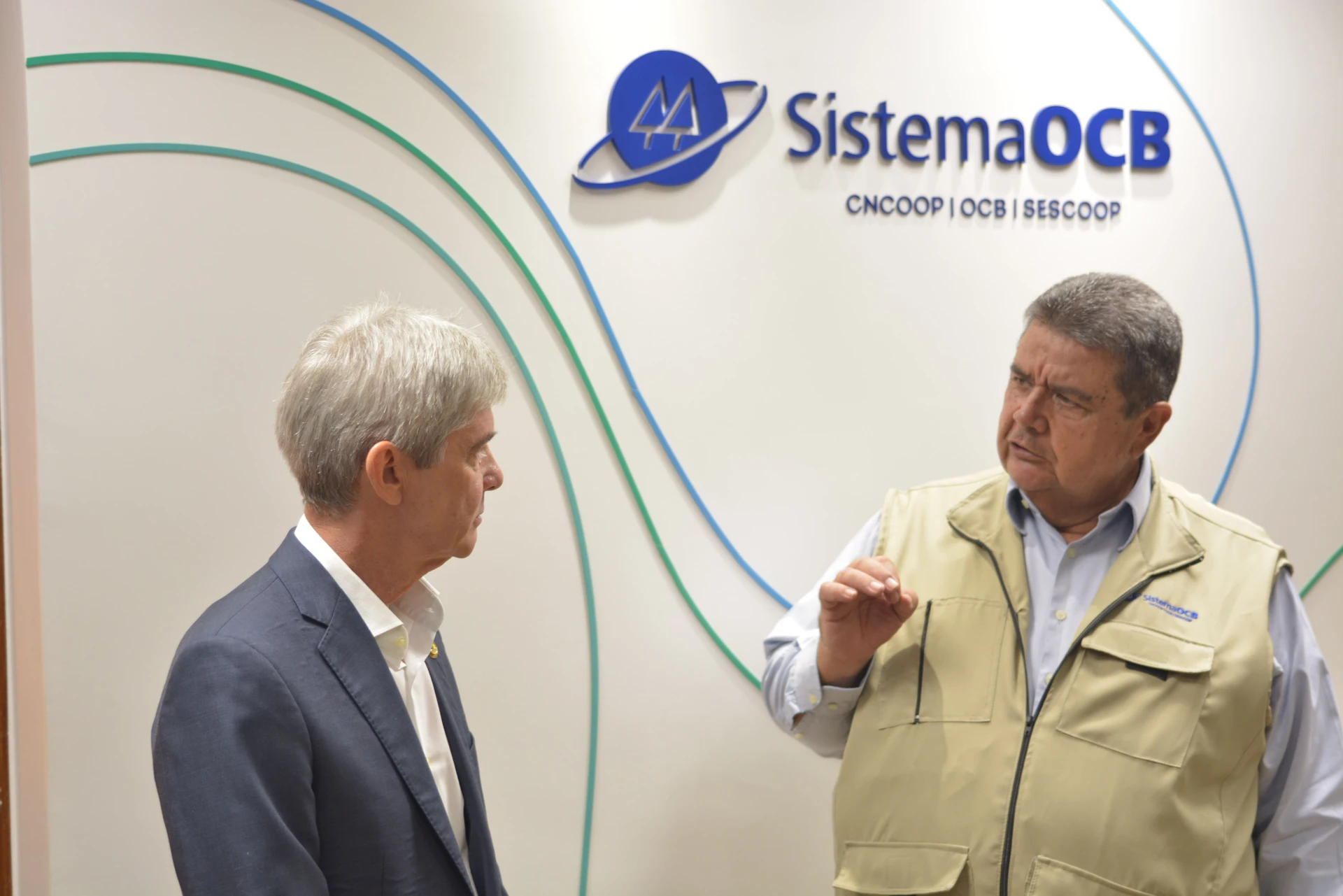  Senador Jaime Bagatolli e o presidente Márcio conversam sobre demandas do cooperativismo